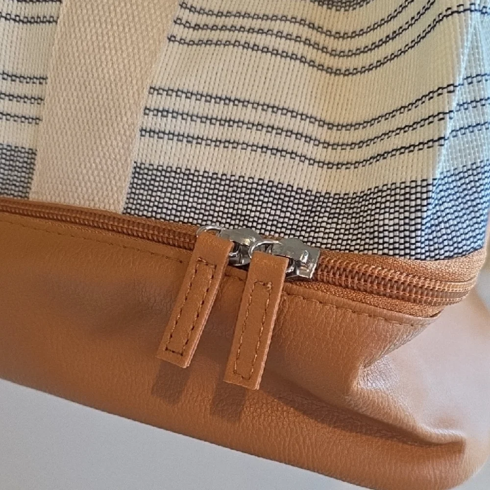 DSW Striped WEEKENDER Bag with Tan Accents - Picture 6 of 9